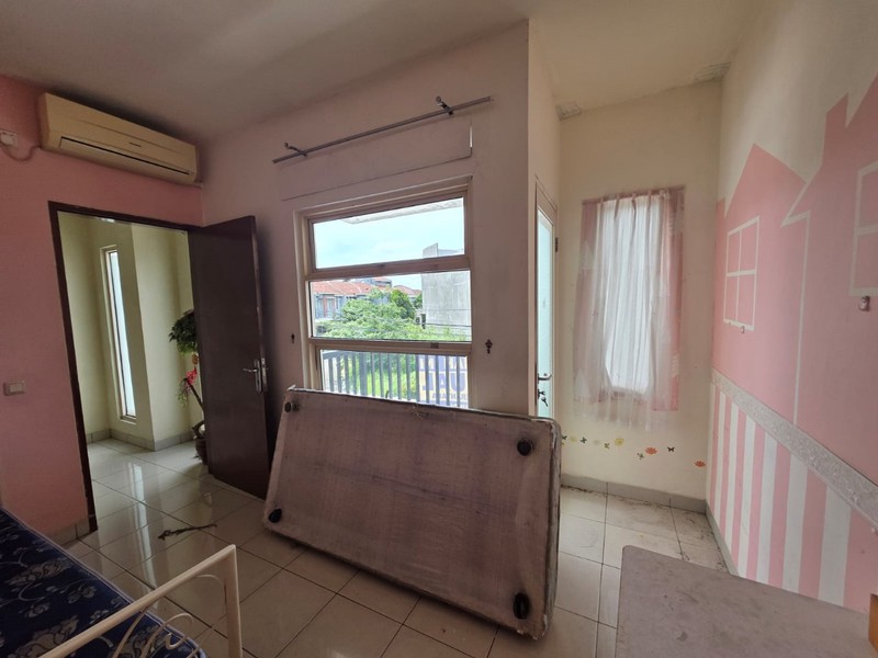 Rumah Bebas Banjir Dekat Halte Trans Jakarta Jakarta Puri Beta 2. Cluster Cempaka. Larangan.