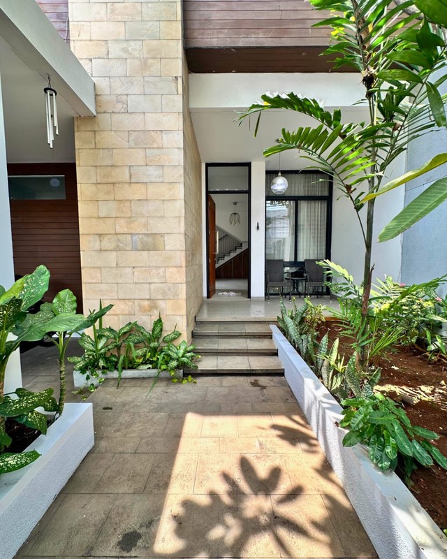 DISEWAKAN RUMAH DI KALIBATA UTARA