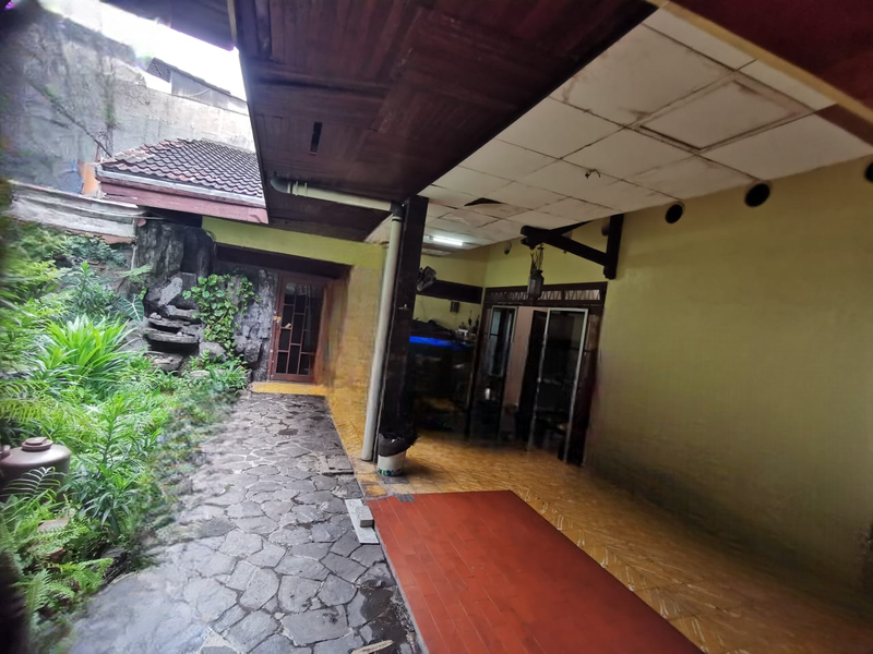 Rumah di jalan Wijaya Timur, Kebayoran Baru Rumah lama, 2 lantai