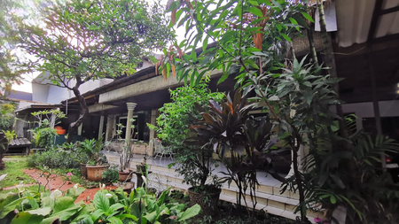 Rumah di jalan Wijaya Timur, Kebayoran Baru Rumah lama, 2 lantai