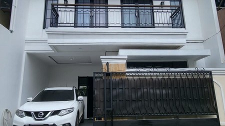 Rumah Second dengan konsep American Clasicc, Siap huni di Pamulang