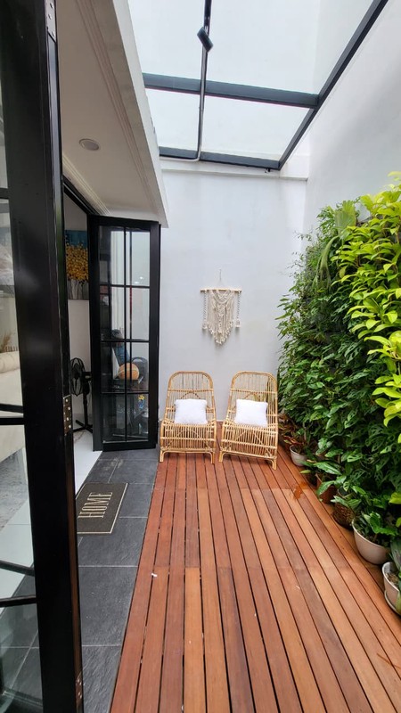 Rumah Second dengan konsep American Clasicc, Siap huni di Pamulang