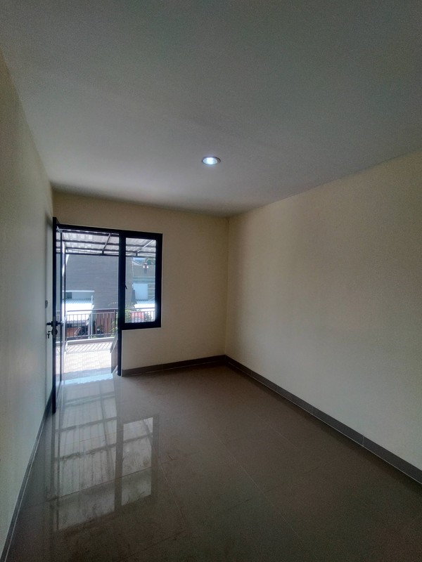 FOR SALE Rumah baru selesai renovasi di TAMAN CHRYSANT - BSD CITY