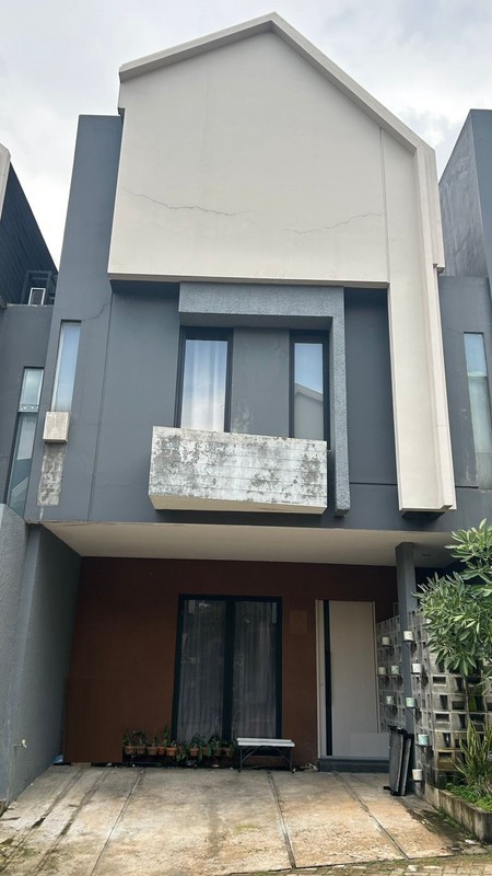 Rumah Minimalis, 3 Lantai, Bagus, Siap Huni di Pondok Cabe