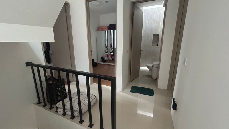 Rumah Minimalis, 3 Lantai, Bagus, Siap Huni di Pondok Cabe