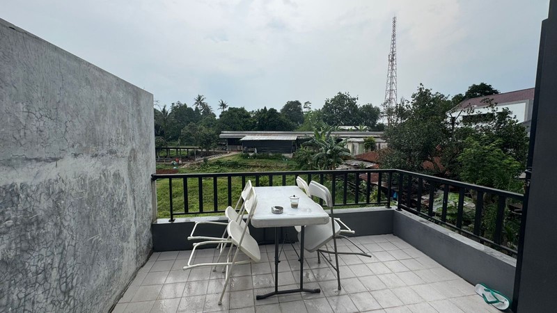 Rumah Minimalis, 3 Lantai, Bagus, Siap Huni di Pondok Cabe