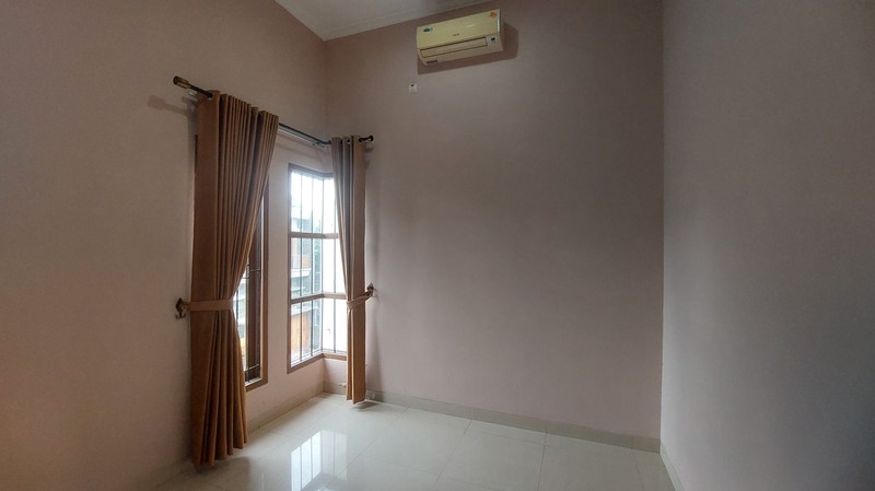 Rumah Dekat Gerbang Tol Cibubur dan Stasiun LRT