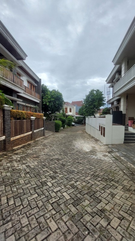 Rumah Dekat Gerbang Tol Cibubur dan Stasiun LRT