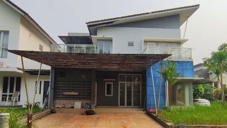 Rumah di Cluster Sevilla BSD Hoek Kotak, depan Fasum Taman. Kondisi Tenang