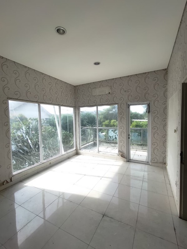 Rumah di Cluster Sevilla BSD Hoek Kotak, depan Fasum Taman. Kondisi Tenang