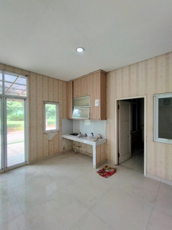 Rumah di Cluster Sevilla BSD Hoek Kotak, depan Fasum Taman. Kondisi Tenang