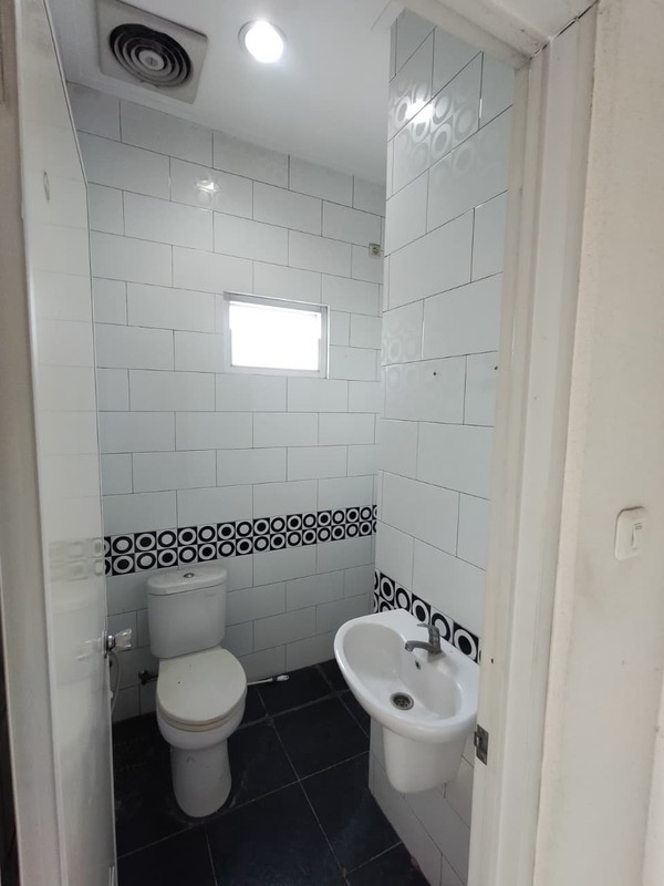 Rumah di Cluster Sevilla BSD Hoek Kotak, depan Fasum Taman. Kondisi Tenang