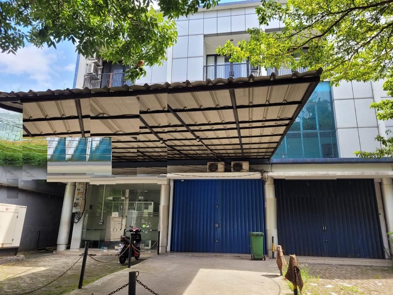 Ruko Deplu raya 3lt ..Pinggir Jalan Ramai.. cocok untuk usaha.. di Bintaro Jakarta. Selatan..