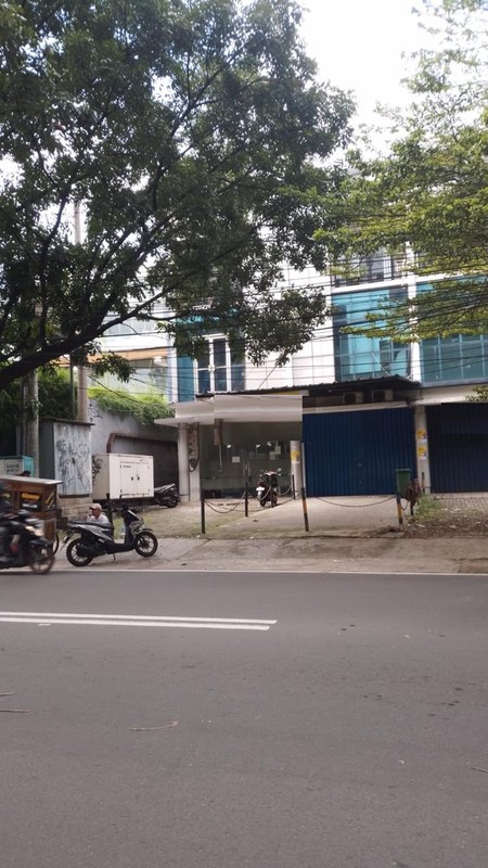 Ruko Deplu raya 3lt ..Pinggir Jalan Ramai.. cocok untuk usaha.. di Bintaro Jakarta. Selatan..