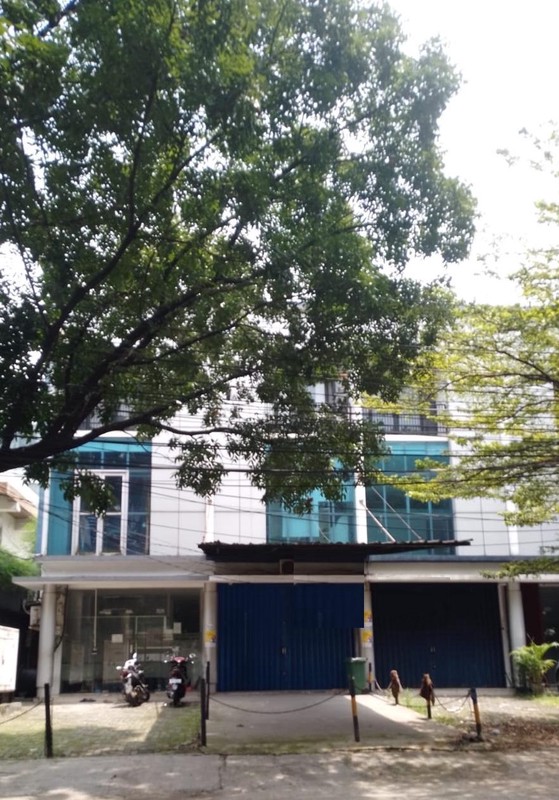 Ruko Deplu raya 3lt ..Pinggir Jalan Ramai.. cocok untuk usaha.. di Bintaro Jakarta. Selatan..