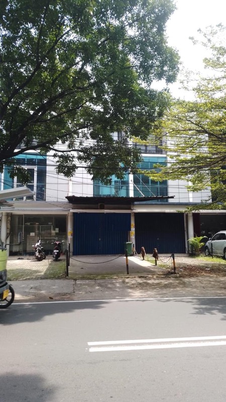 Ruko Deplu raya 3lt ..Pinggir Jalan Ramai.. cocok untuk usaha.. di Bintaro Jakarta. Selatan..