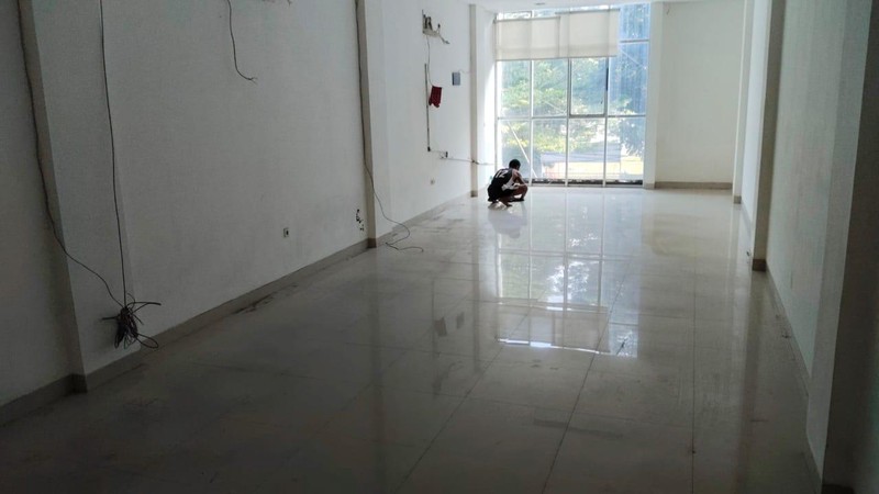 Ruko Deplu raya 3lt ..Pinggir Jalan Ramai.. cocok untuk usaha.. di Bintaro Jakarta. Selatan..