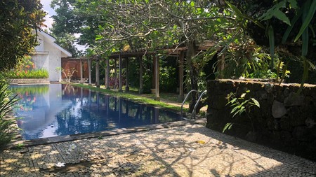 RUMAH CANTIK DILENGKAPI KOLAM RENANG, DI GRIYA TAMAN ASRI, SLEMAN