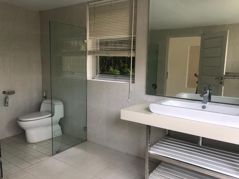 RUMAH CANTIK DILENGKAPI KOLAM RENANG, DI GRIYA TAMAN ASRI, SLEMAN