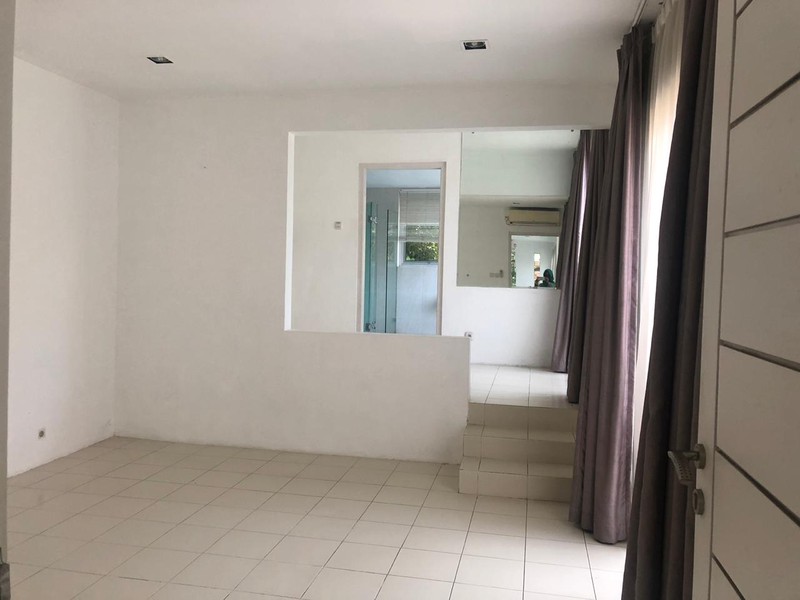 RUMAH CANTIK DILENGKAPI KOLAM RENANG, DI GRIYA TAMAN ASRI, SLEMAN