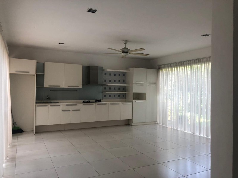 RUMAH CANTIK DILENGKAPI KOLAM RENANG, DI GRIYA TAMAN ASRI, SLEMAN