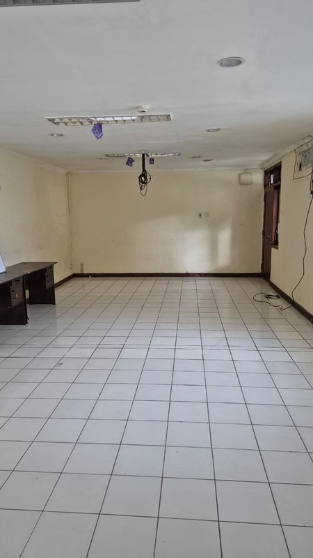 Disewakan Rumah Menteng jl Teuku Umar Layak Huni, Parkir Luas  