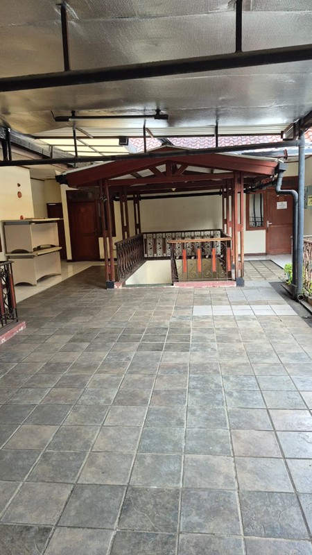 Disewakan Rumah Menteng jl Teuku Umar Layak Huni, Parkir Luas  