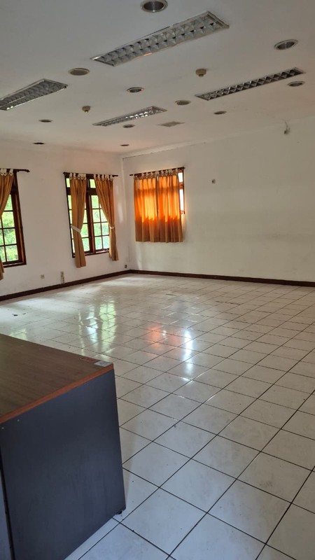 Disewakan Rumah Menteng jl Teuku Umar Layak Huni, Parkir Luas  