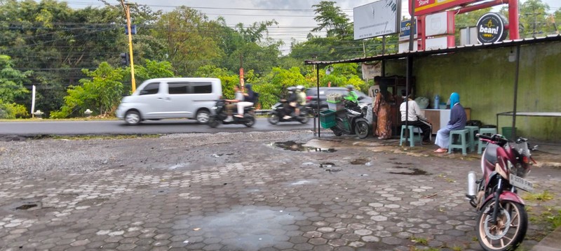 Disewakan 2 Ruko Strategis Lokasi Strategis Dekat Kampus UII - Ngaglik Sleman 