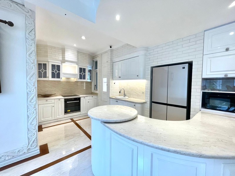 DISEWAKAN! RUMAH MEWAH EUROPEAN CLASSIC SIAP HUNI DI PONDOK INDAH