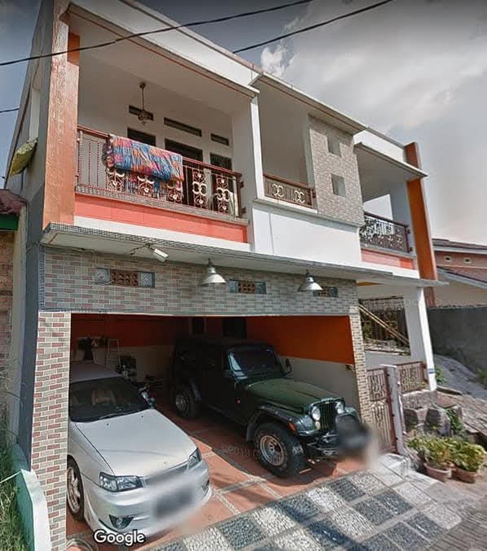 Di jual Rumah 3 Lantai di Pancoran Mas Depok 