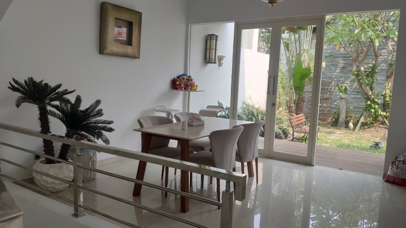 Disewakan Rumah Baru Renov Full Furnished - Citraland Utama Surabaya