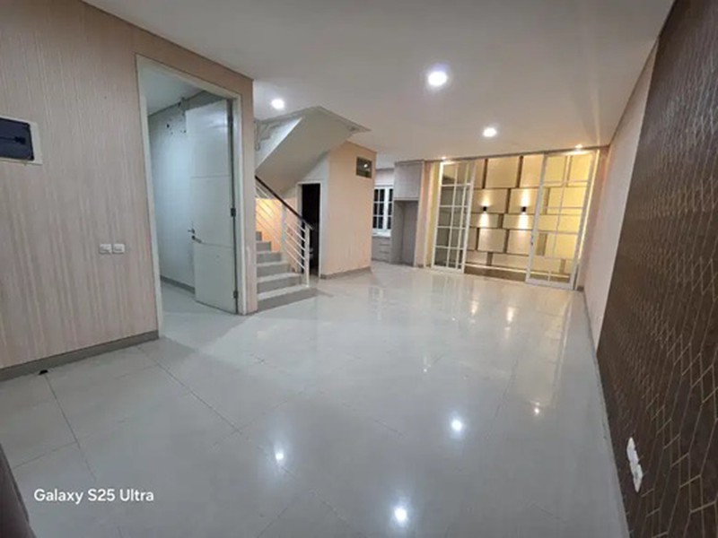  Dijual Rumah Greenlake Citraland - Surabaya Barat