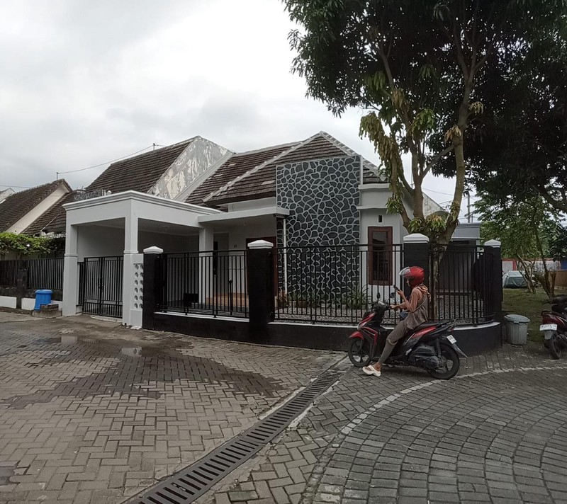 Rumah Cantik di Dalam Perum Tajem Lokasi Strategis & Nyaman di Maguwoharjo, Depok, Sleman