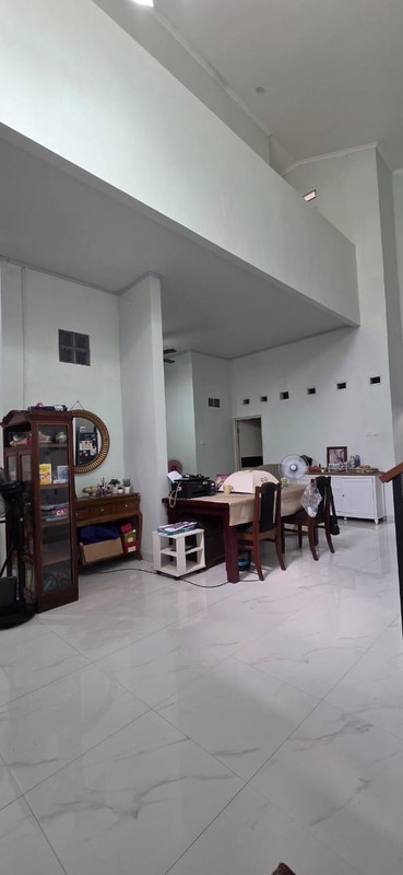 Dijual rumah modern dan terawat di kawasan Perumahan Villa Gunung Lestari