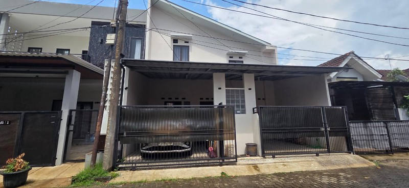 Dijual rumah modern dan terawat di kawasan Perumahan Villa Gunung Lestari