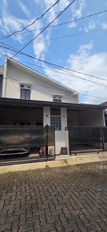 Dijual rumah modern dan terawat di kawasan Perumahan Villa Gunung Lestari