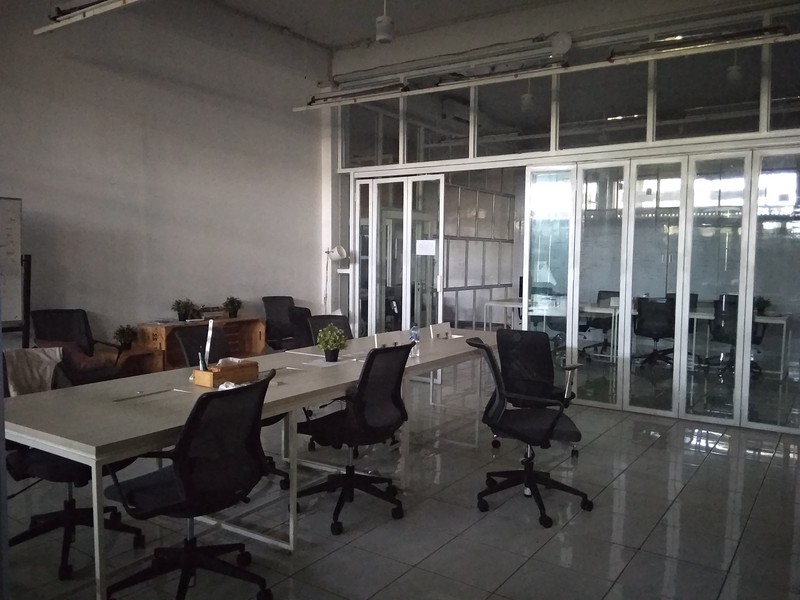 GEDUNG DISEWAKAN FULL FURNISH UNTUK KANTOR DILOKASI STRATEGIS