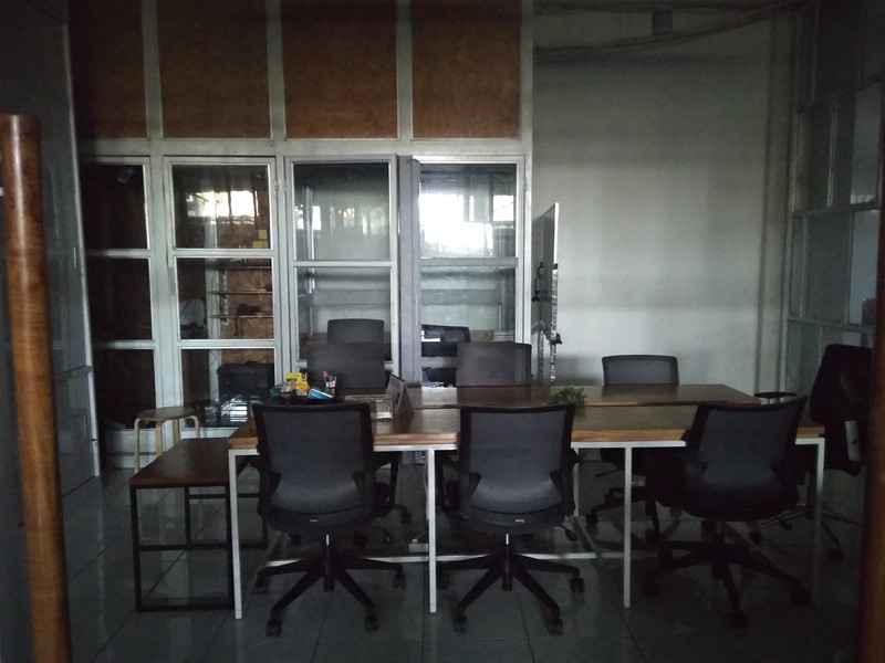 GEDUNG DISEWAKAN FULL FURNISH UNTUK KANTOR DILOKASI STRATEGIS