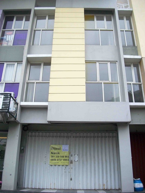 Ruko di Purimas Surabaya Timur, 3 Lantai, Lingkungan Ramai, Siap Pakai