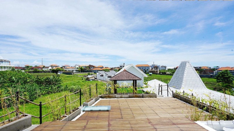 For Sale Leasehold - White villa joglo style with rice field views in Canggu - Bali