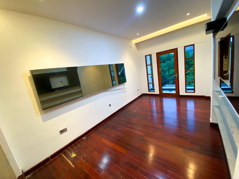 Rumah Cantik Bersih Siap Huni dengan Hunian Nyaman dan Asri @Bintaro Jaya, Sektor 9