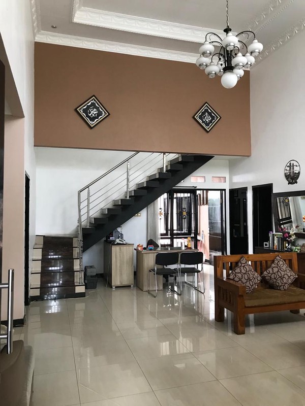 Rumah Mewah 2 Lantai Puri Surya Jaya 6 KT SHM