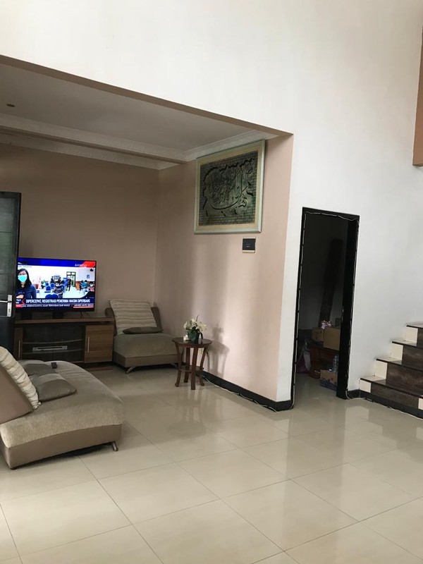 Rumah Mewah 2 Lantai Puri Surya Jaya 6 KT SHM