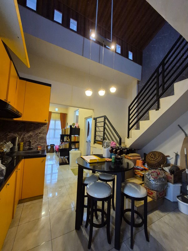 Rumah Minimalis Rapih Bangunan Mezanin 10 Menit ke Tol