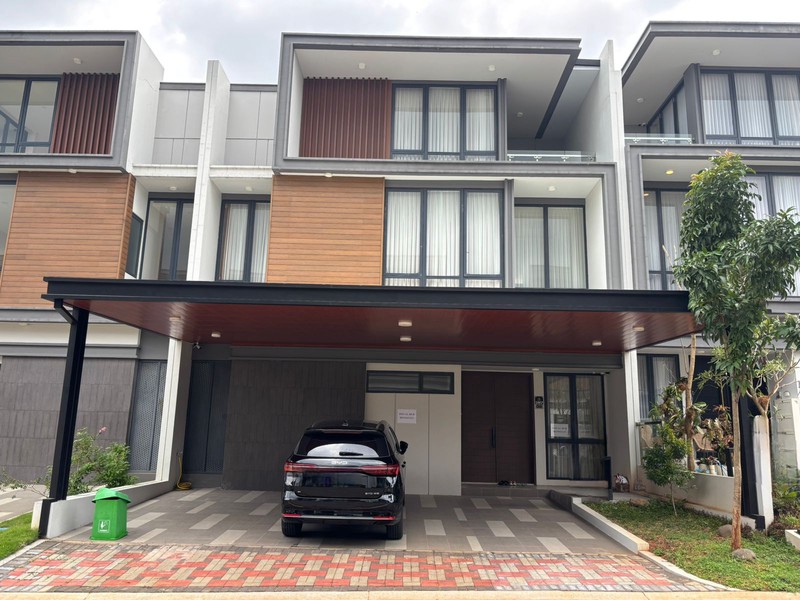 Best Deal. Jarang Ada! Rumah Atherton 3 Lantai di Kota Wisata 