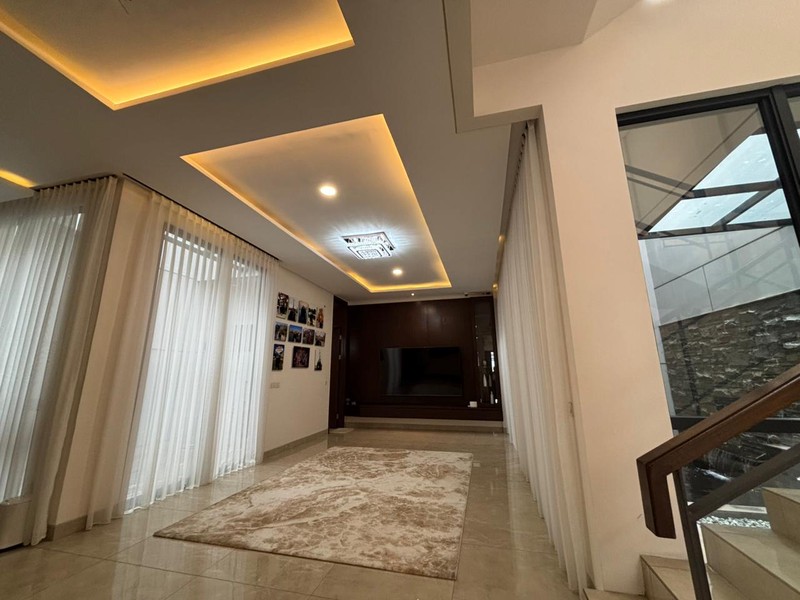 Best Deal. Jarang Ada! Rumah Atherton 3 Lantai di Kota Wisata 