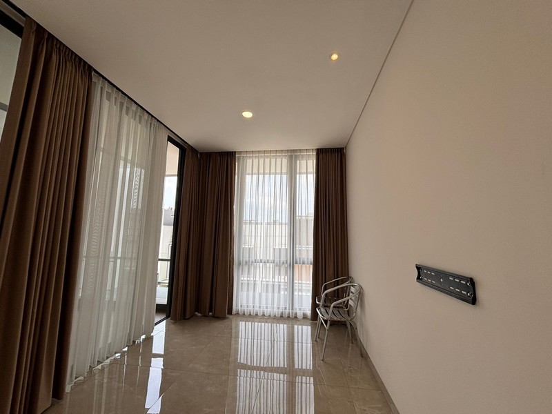 Best Deal. Jarang Ada! Rumah Atherton 3 Lantai di Kota Wisata 