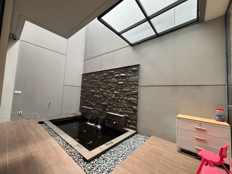 Best Deal. Jarang Ada! Rumah Atherton 3 Lantai di Kota Wisata 