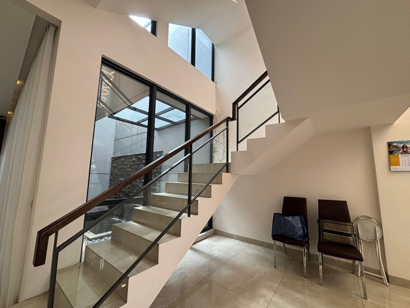 Best Deal. Jarang Ada! Rumah Atherton 3 Lantai di Kota Wisata 